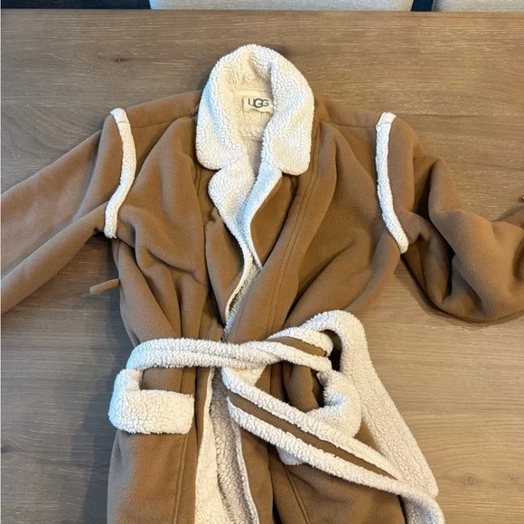 UGG Tan and Cream Fleece Robe - SIZE M - Picture 2 of 6
